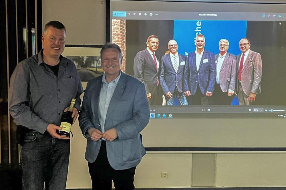 Ministerprsident Olaf Lies ehrt Jens Wobbeler fr vielfltiges Engagement