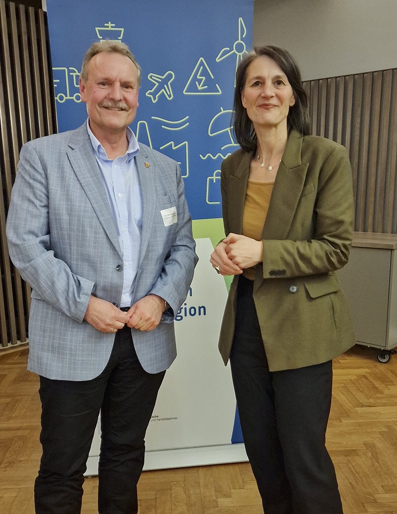 Brgermeister Dr. Wolfgang Krug begrt Miriam Staudte in Holdorf