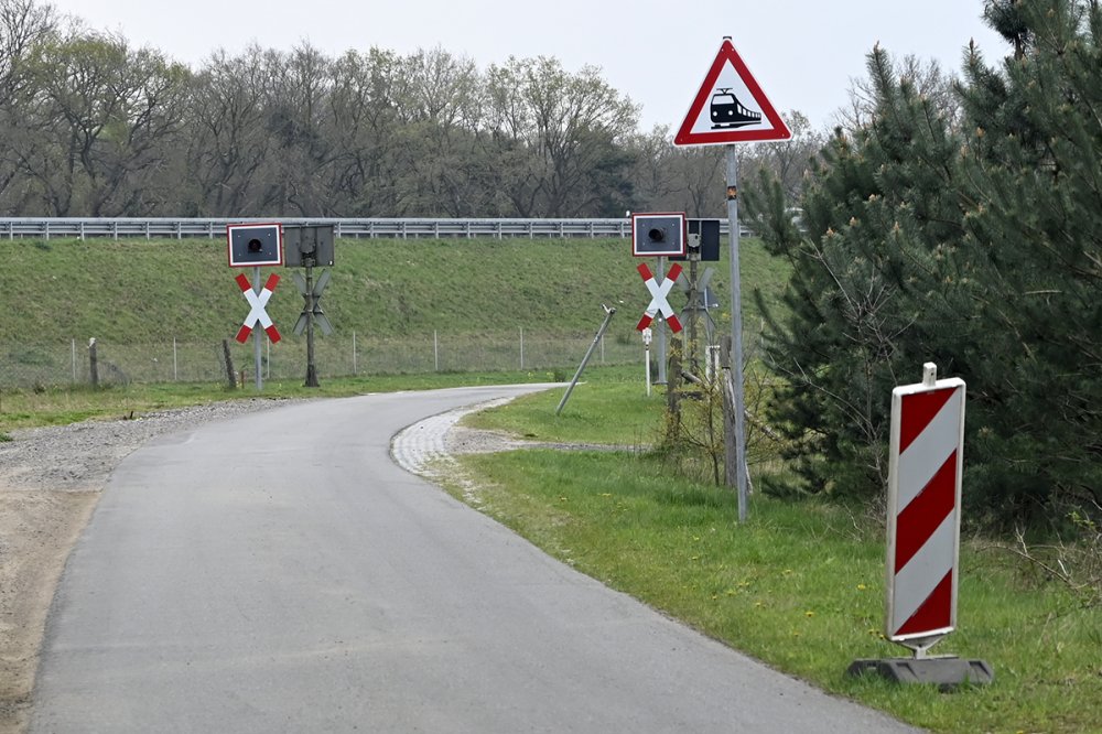 Gesperrt: Bahn�bergang ,,Am Wasserwerk" in Holdorf