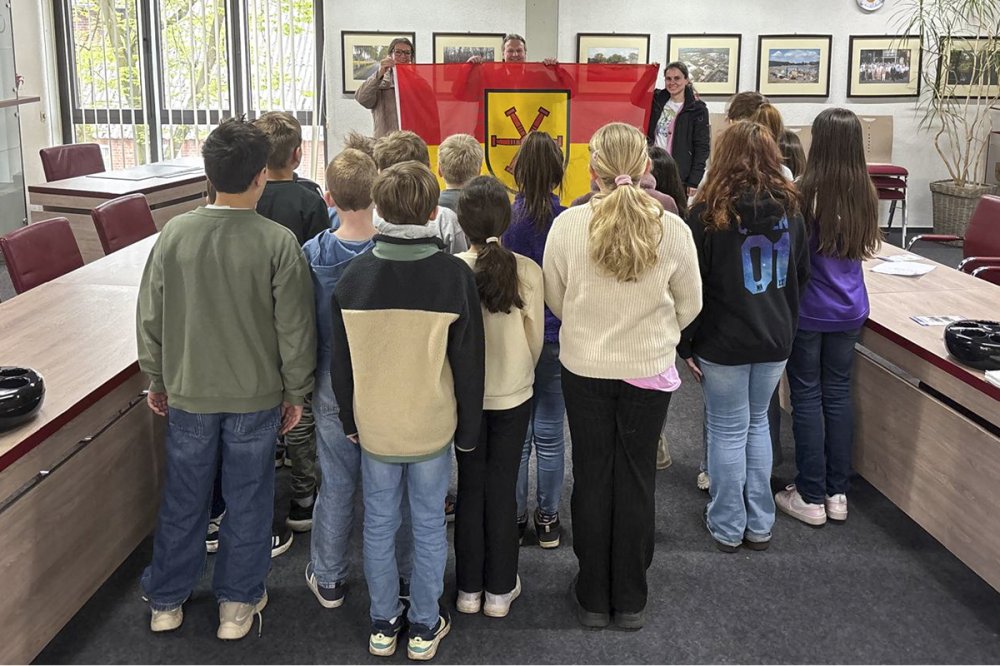 ,,Was ist das f�r ein Ding auf der Fahne?"