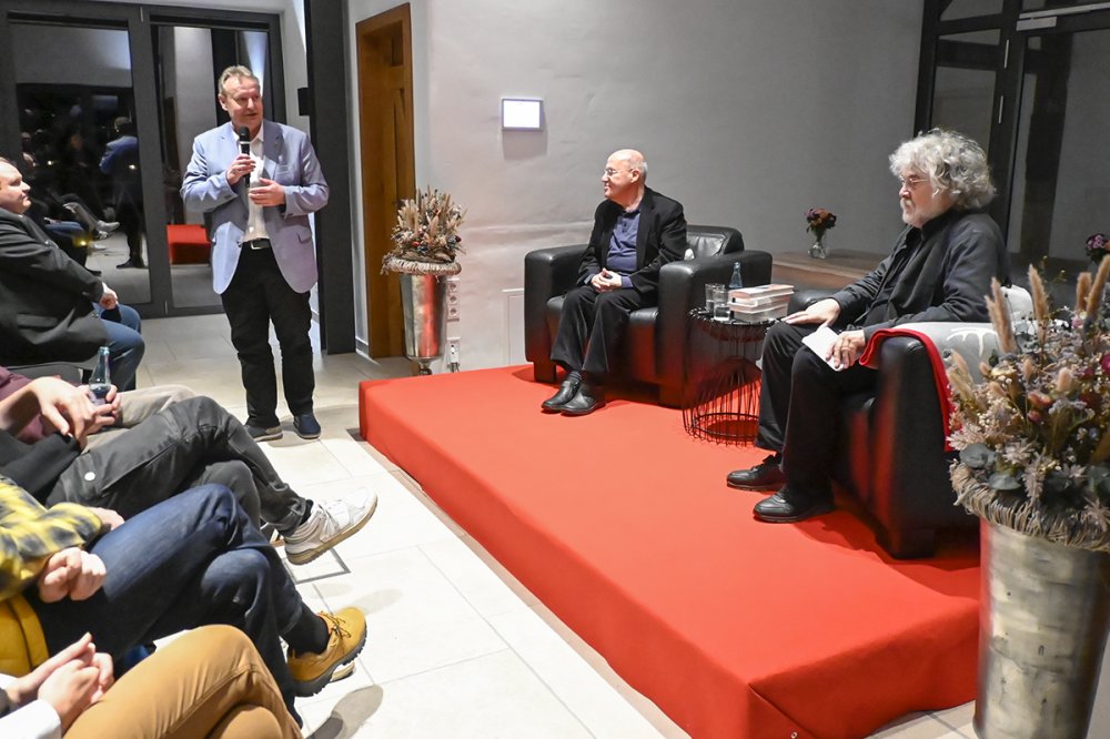 Informativ und unterhaltend: Gregor Gysi in Holdorf
