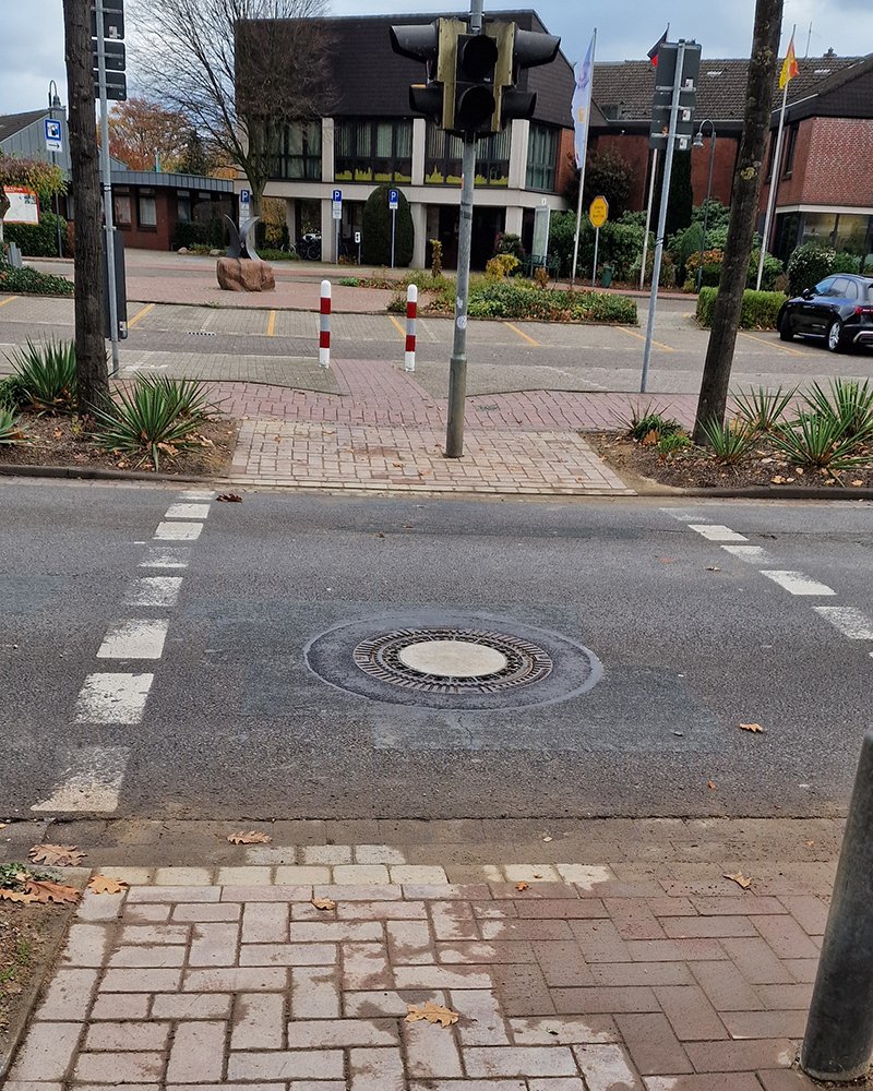 Barrierefreier: Ampelanlage auf dem Rathausvorplatz