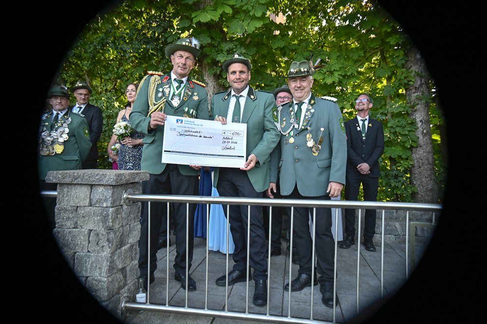 Sch�tzenfest-Kollekten f�r B�rgerstiftung Holdorf