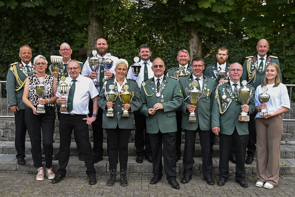 Traditionelles Nachschie�en in Holdorf